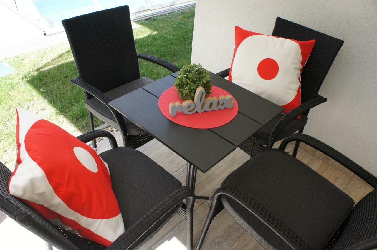 Laguna Beach Apartmanok Siofok Exterior photo